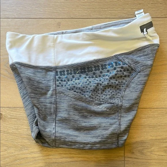 Lululemon grey and white spandex - Picture 4 of 5